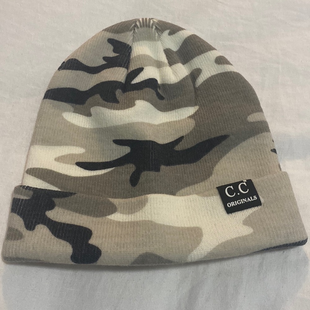 CC BEANIE WHITE CAMO | NEVER WORN | PERFECT CONDITION